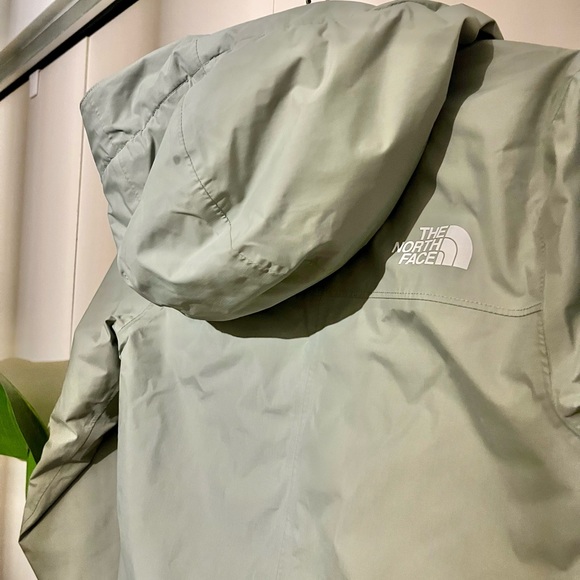 North Face DryVent Jacket - Picture 4 of 6